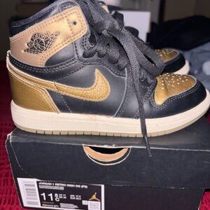 Jordan 1 Retro High OG Black and Gold